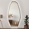Decoratieve spiegel met scherpe organische vorm in lijst met verlichting - PIRYT IN LED FRAME