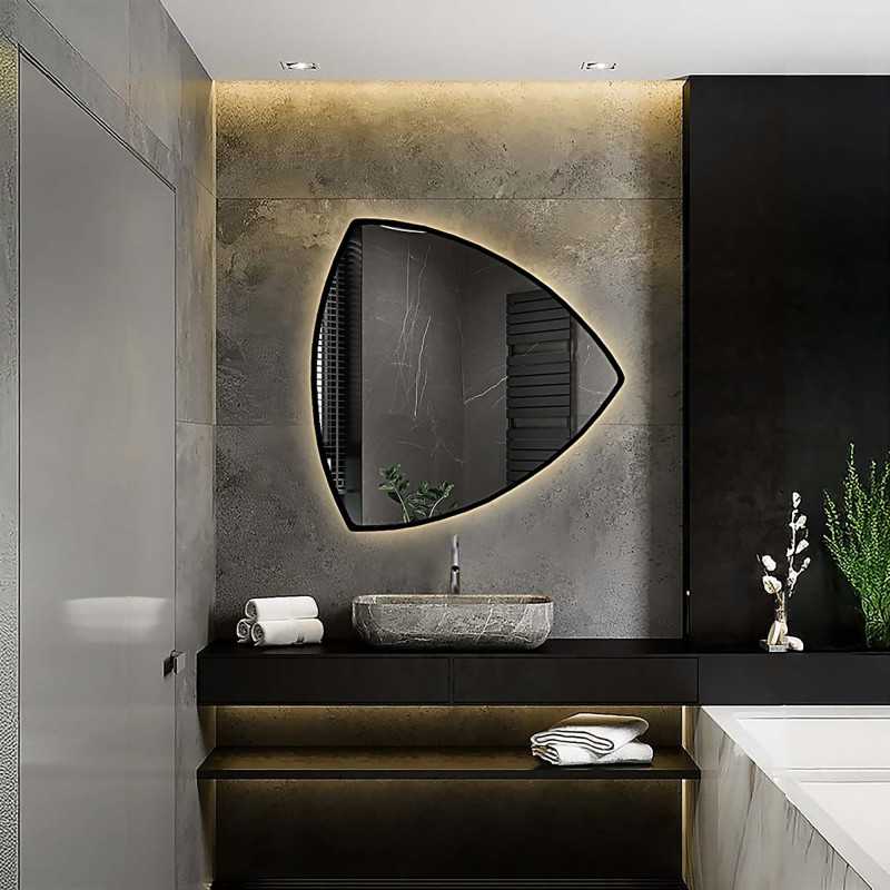Miroir de salle de bain triangulaire dans un cadre avec éclairage - KARO IN LED FRAME