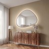 Miroir aux formes organiques, avec cadre en MDF couleur cachemire et éclairage intégré - MARIS SAND LED DANS SON CADRE