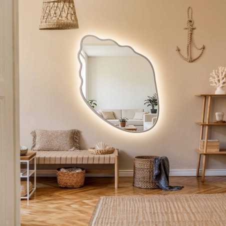 Miroir aux formes organiques, avec cadre en MDF couleur cachemire et éclairage intégré - MARIS SHELL LED DANS SON CADRE