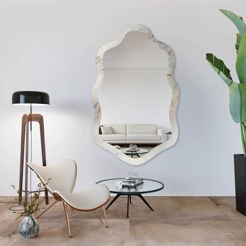 Miroir irrégulier sur marbre blanc et doré – MARBLE CALANTHE