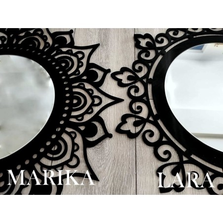 Miroir décoratif dans un cadre ajouré LARA