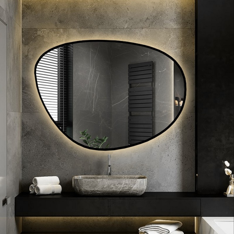 Onregelmatig gevormde spiegel in een frame met verlichting - AGAT IN LED FRAME