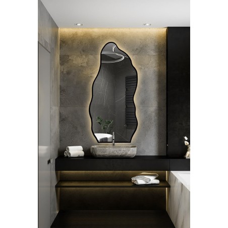 Organisch gevormde spiegel in een frame met verlichting - AURO IN LED FRAME 2