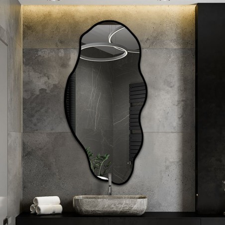 Organisch gevormde spiegel in een frame - LOLIT IN A FRAME